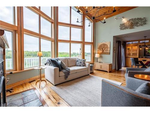 554 Baptist Church Road, Caledonia, ON - Indoor Photo Showing Living Room