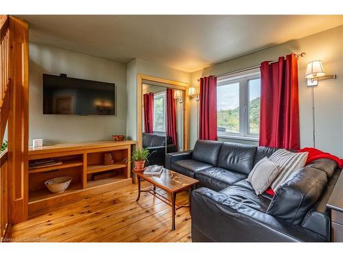 554 Baptist Church Road, Caledonia, ON - Indoor Photo Showing Living Room