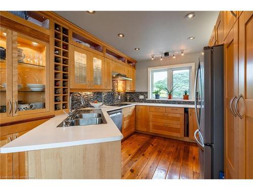 554 Baptist Church Road, Caledonia, ON - Indoor Photo Showing Kitchen With Double Sink