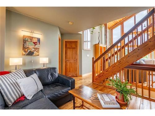 554 Baptist Church Road, Caledonia, ON - Indoor Photo Showing Living Room