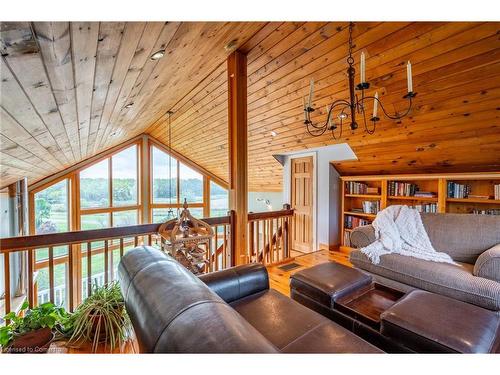 554 Baptist Church Road, Caledonia, ON - Indoor Photo Showing Living Room