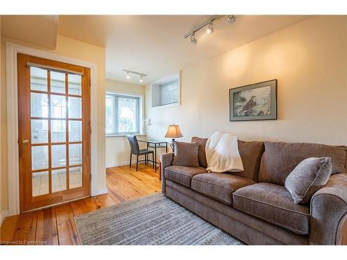 554 Baptist Church Road, Caledonia, ON - Indoor Photo Showing Living Room