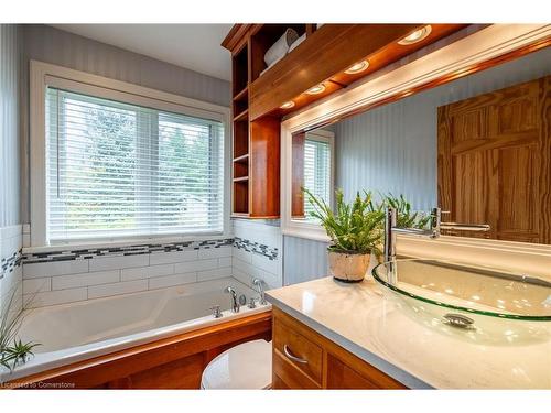 554 Baptist Church Road, Caledonia, ON - Indoor Photo Showing Bathroom