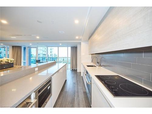 347-16 Concord Place, Grimsby, ON - Indoor Photo Showing Kitchen With Double Sink With Upgraded Kitchen