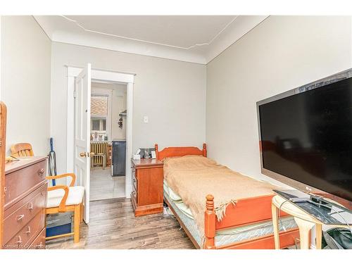 74 Kenilworth Avenue S, Hamilton, ON - Indoor Photo Showing Bedroom