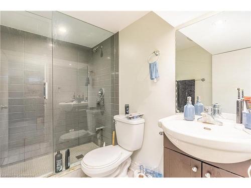 74 Kenilworth Avenue S, Hamilton, ON - Indoor Photo Showing Bathroom