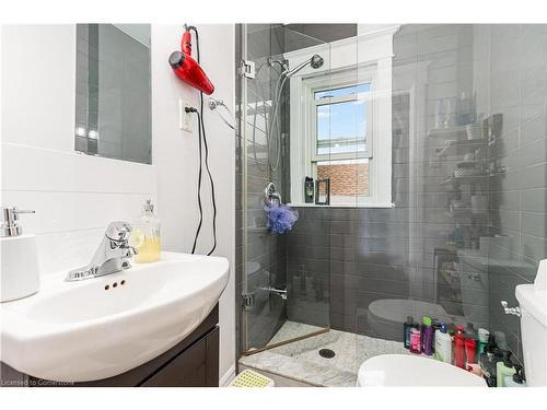 74 Kenilworth Avenue S, Hamilton, ON - Indoor Photo Showing Bathroom