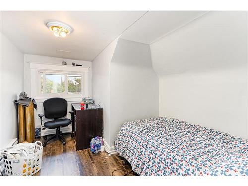 74 Kenilworth Avenue S, Hamilton, ON - Indoor Photo Showing Bedroom