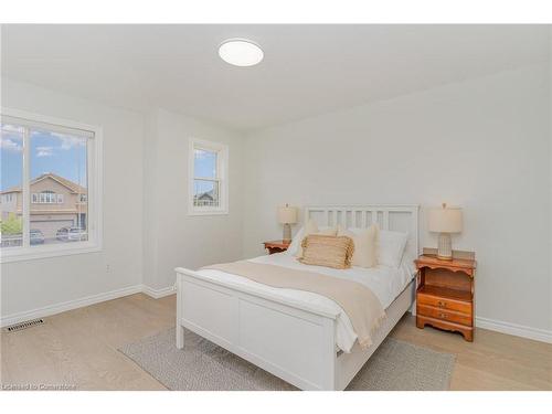 96 Stoneglen Way, Mount Hope, ON - Indoor Photo Showing Bedroom