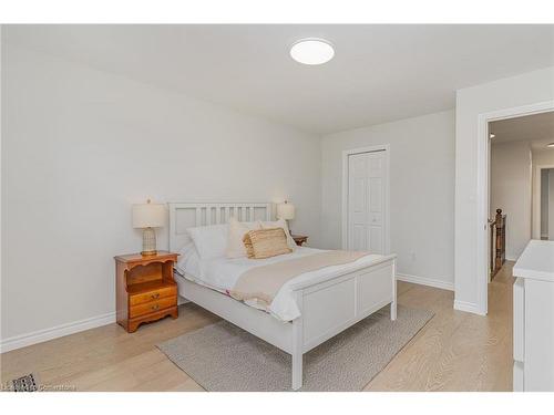 96 Stoneglen Way, Mount Hope, ON - Indoor Photo Showing Bedroom