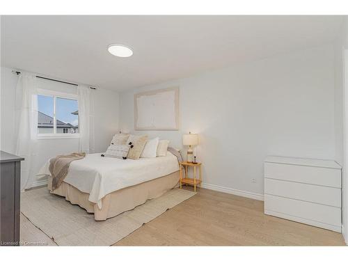 96 Stoneglen Way, Mount Hope, ON - Indoor Photo Showing Bedroom