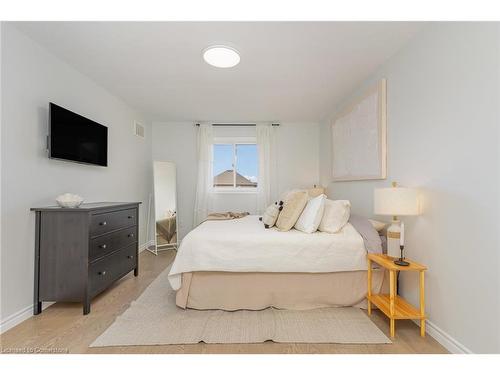 96 Stoneglen Way, Mount Hope, ON - Indoor Photo Showing Bedroom