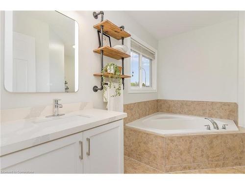 96 Stoneglen Way, Mount Hope, ON - Indoor Photo Showing Bathroom