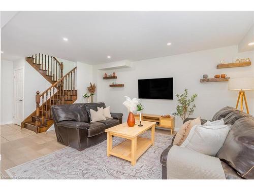 96 Stoneglen Way, Mount Hope, ON - Indoor Photo Showing Living Room