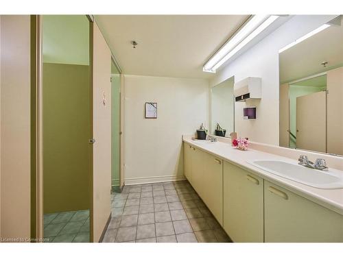 201-1237 North Shore Boulevard E, Burlington, ON - Indoor Photo Showing Bathroom