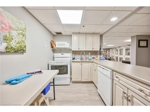 201-1237 North Shore Boulevard E, Burlington, ON - Indoor Photo Showing Kitchen