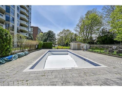 201-1237 North Shore Boulevard E, Burlington, ON - Outdoor With In Ground Pool