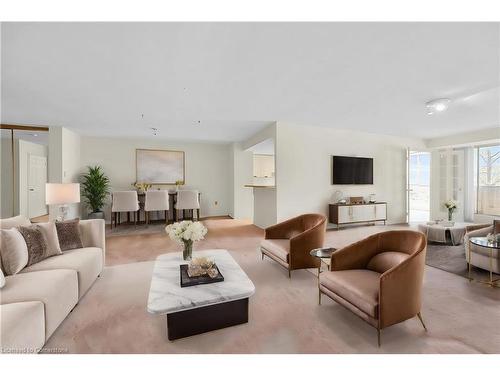 201-1237 North Shore Boulevard E, Burlington, ON - Indoor Photo Showing Living Room