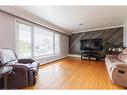 11 Ridge Point Road, St. Catharines, ON  - Indoor Photo Showing Living Room 