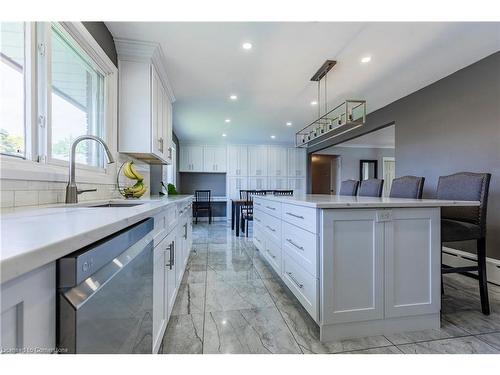 11 Ridge Point Road, St. Catharines, ON - Indoor Photo Showing Kitchen With Upgraded Kitchen