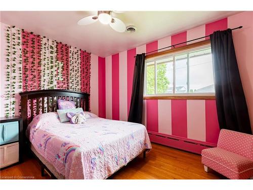 11 Ridge Point Road, St. Catharines, ON - Indoor Photo Showing Bedroom