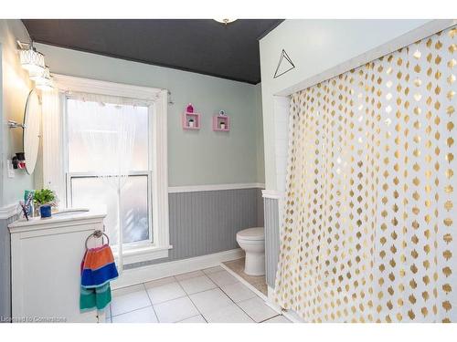 105 Smith Avenue, Hamilton, ON - Indoor Photo Showing Bathroom