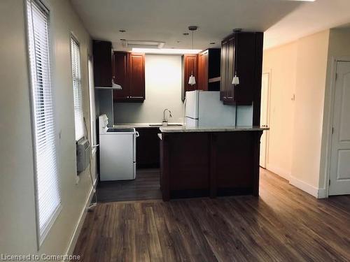 105 Smith Avenue, Hamilton, ON - Indoor Photo Showing Kitchen