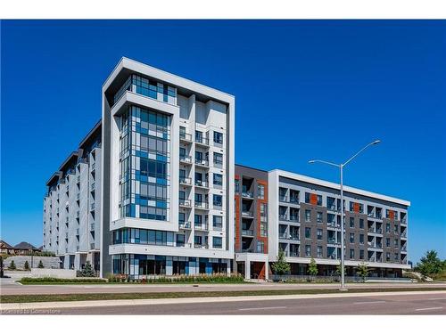 109-95 Dundas Street W, Oakville, ON - Outdoor With Facade