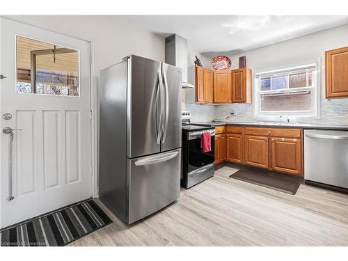 18 Prince Street, St. Catharines, ON - Indoor Photo Showing Kitchen