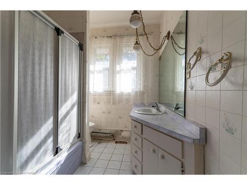 170 St. Clair Boulevard, Hamilton, ON - Indoor Photo Showing Bathroom