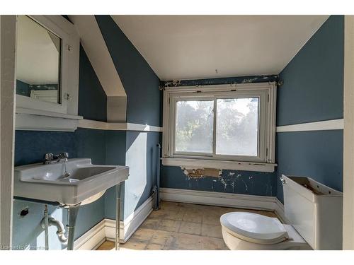 170 St. Clair Boulevard, Hamilton, ON - Indoor Photo Showing Bathroom