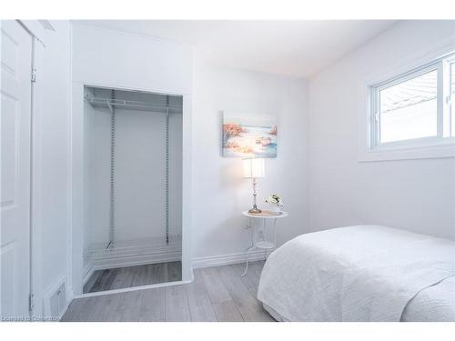 56 Cambridge Avenue, Hamilton, ON - Indoor Photo Showing Bedroom