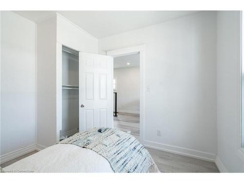 56 Cambridge Avenue, Hamilton, ON - Indoor Photo Showing Bedroom