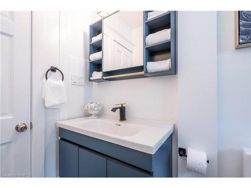 56 Cambridge Avenue, Hamilton, ON - Indoor Photo Showing Bathroom