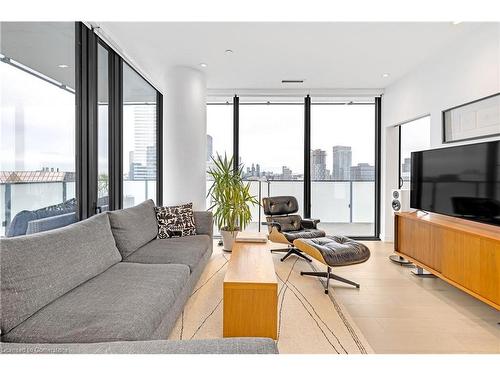 3711-20 Lombard Street, Toronto, ON - Indoor Photo Showing Living Room