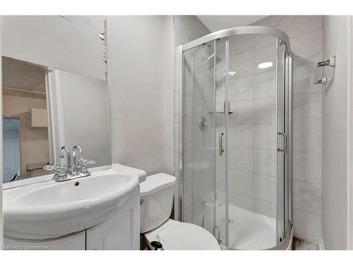 171 Balmoral Avenue N, Hamilton, ON - Indoor Photo Showing Bathroom