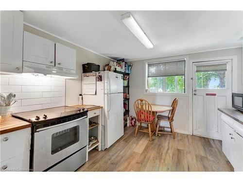 171 Balmoral Avenue N, Hamilton, ON - Indoor Photo Showing Kitchen