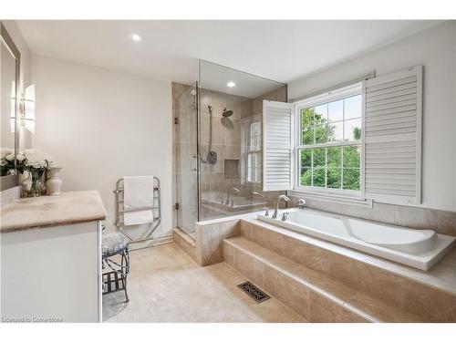 1926 Kerns Road, Burlington, ON - Indoor Photo Showing Bathroom