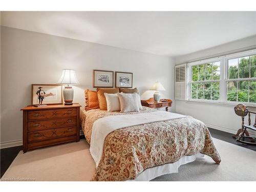 1926 Kerns Road, Burlington, ON - Indoor Photo Showing Bedroom