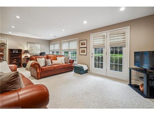 1926 Kerns Road, Burlington, ON - Indoor Photo Showing Living Room