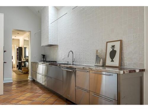 370 Queen Street S, Hamilton, ON - Indoor Photo Showing Kitchen With Upgraded Kitchen