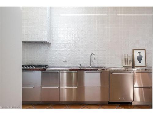 370 Queen Street S, Hamilton, ON - Indoor Photo Showing Kitchen With Upgraded Kitchen