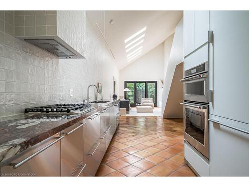 370 Queen Street S, Hamilton, ON - Indoor Photo Showing Kitchen With Upgraded Kitchen