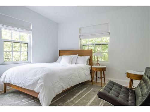 370 Queen Street S, Hamilton, ON - Indoor Photo Showing Bedroom