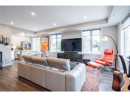 61-383 Dundas Street E, Waterdown, ON - Indoor Photo Showing Living Room