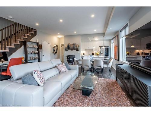 61-383 Dundas Street E, Waterdown, ON - Indoor Photo Showing Living Room