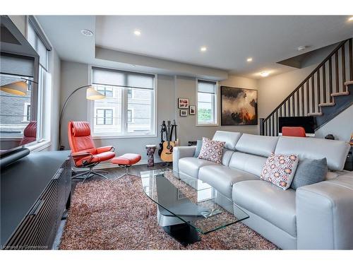 61-383 Dundas Street E, Waterdown, ON - Indoor Photo Showing Living Room