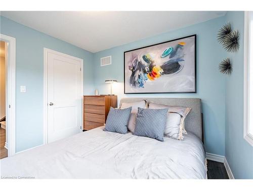 61-383 Dundas Street E, Waterdown, ON - Indoor Photo Showing Bedroom