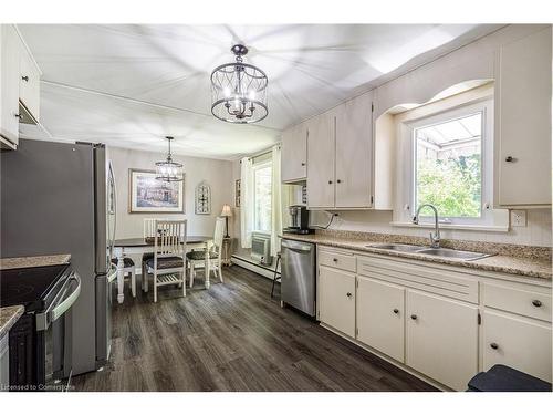 328 Fairview Avenue W, Dunnville, ON - Indoor Photo Showing Kitchen With Double Sink