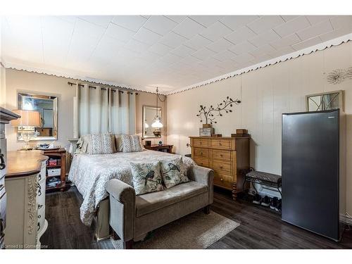 328 Fairview Avenue W, Dunnville, ON - Indoor Photo Showing Bedroom